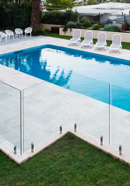 a-step-by-step-guide-to-modern-pool-fencing-solutions-blogimage1-m