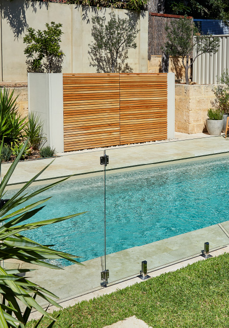 a-step-by-step-guide-to-modern-pool-fencing-solutions-blogimage2-m