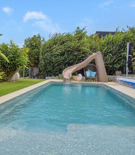 keeping-kids-engaged-without-screens-creative-poolside-setup-blogimage2-m