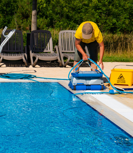 the-role-of-robotics-in-the-future-of-pool-cleaning-and-maintenance-blogimage1-m